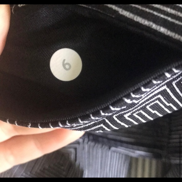 Lululemon Black and White Cropped Leggings - Picture 4 of 5